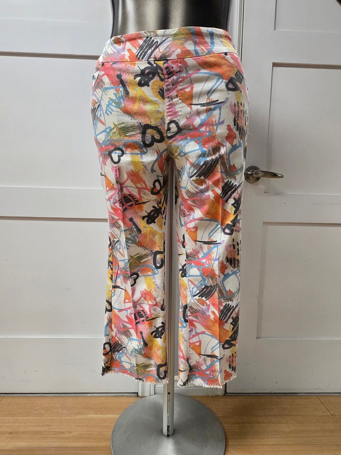 Love Graffiti Print Ankle Pant