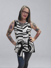 Load image into Gallery viewer, Black and White Print Tunic by Modes Gitane
